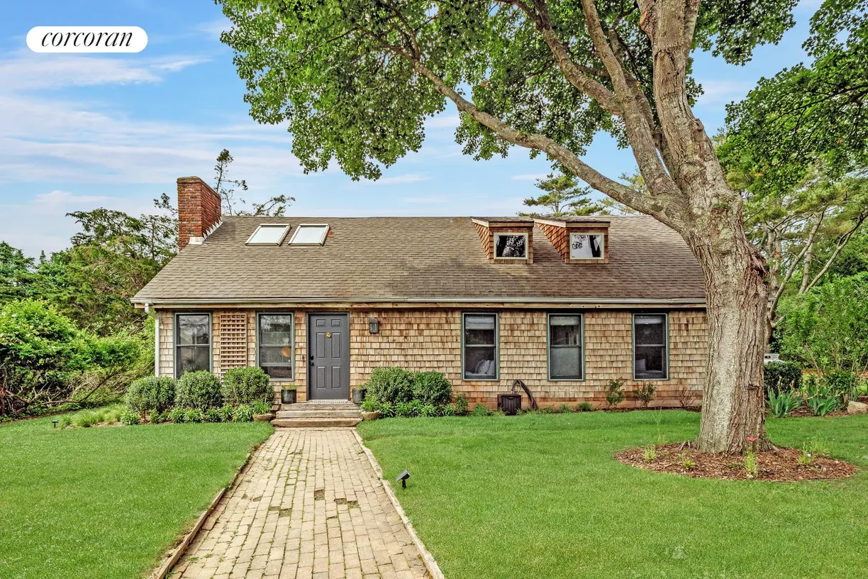 The Hamptons Real Estate | View 329 Newlight Lane | 3 Beds, 2 Baths