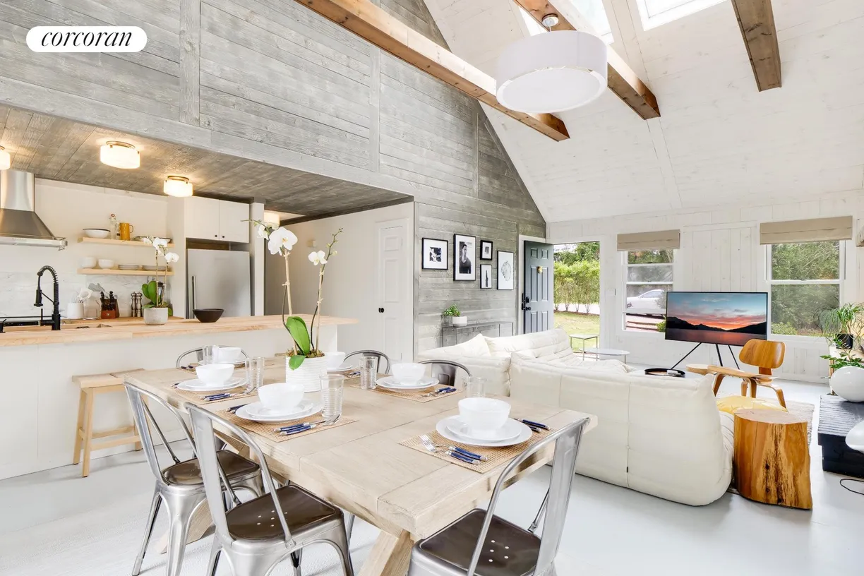 The Hamptons Real Estate | View 329 Newlight Lane | Bright Spacious