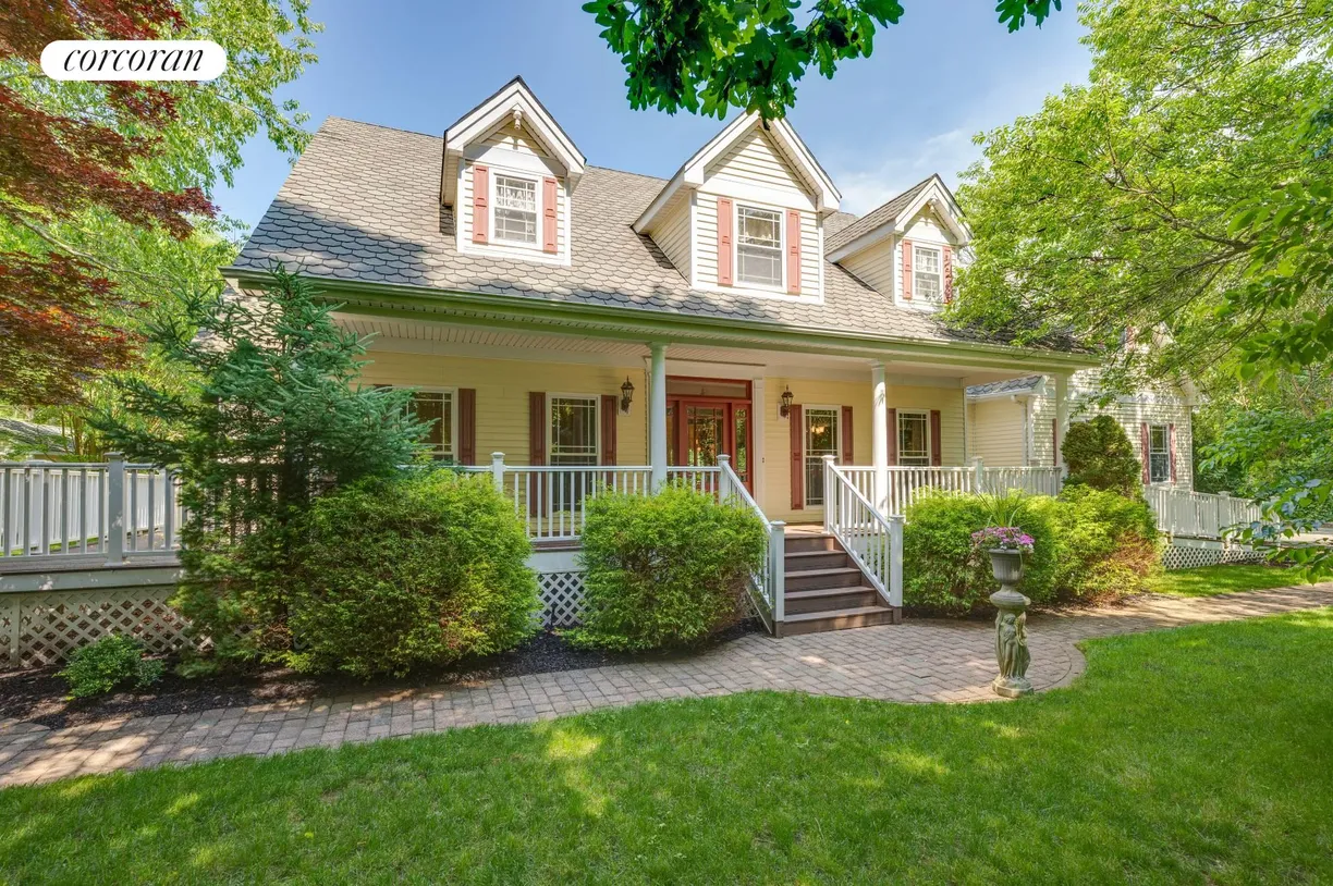 The Hamptons Real Estate | View 35 Woodlawn Avenue | 3 Beds, 2 Baths