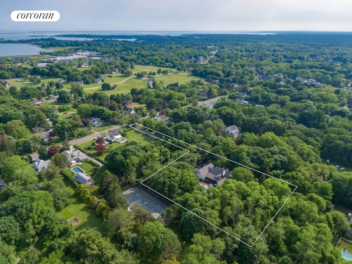 The Hamptons Real Estate | View 35 Woodlawn Avenue | room 1