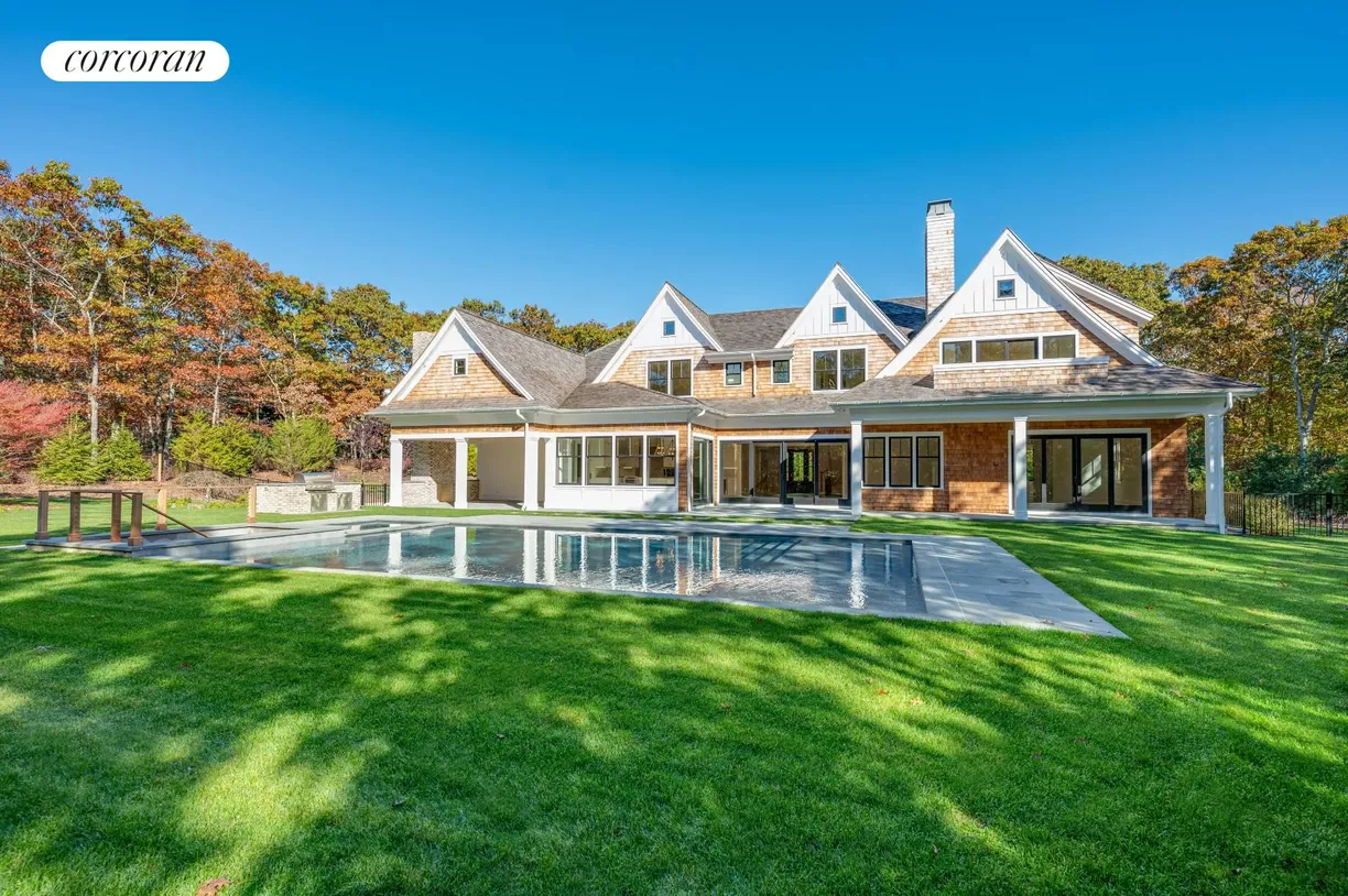 The Hamptons Real Estate | View 4 Frazier Avenue | room 2 | View 3
