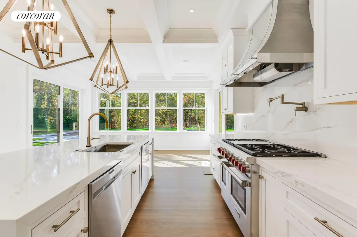 The Hamptons Real Estate | View 4 Frazier Avenue | room 11 | View 12
