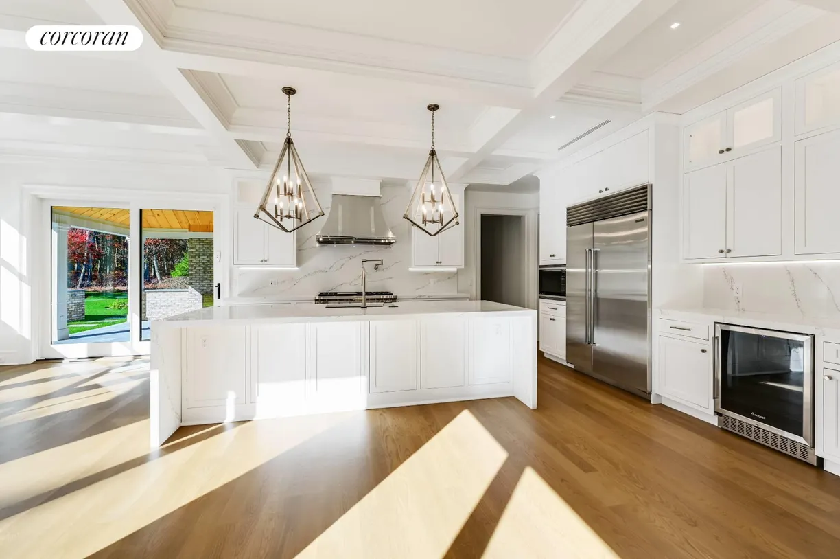 The Hamptons Real Estate | View 4 Frazier Avenue | room 13 | View 14