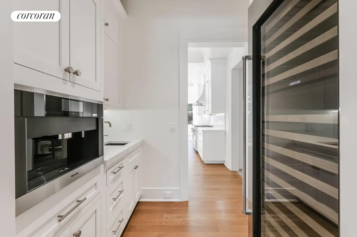The Hamptons Real Estate | View 4 Frazier Avenue | Butler's Pantry | View 15