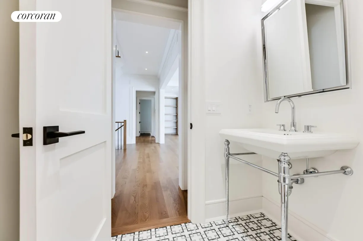 The Hamptons Real Estate | View 4 Frazier Avenue | Powder Room | View 16