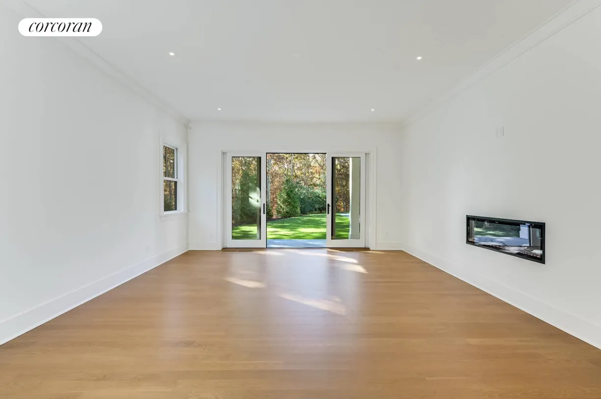 The Hamptons Real Estate | View 4 Frazier Avenue | 1st Floor Primary | View 18