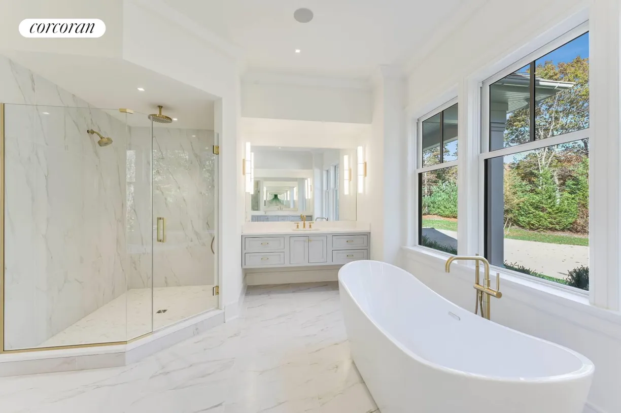 The Hamptons Real Estate | View 4 Frazier Avenue | !st floor primary en-suite | View 19