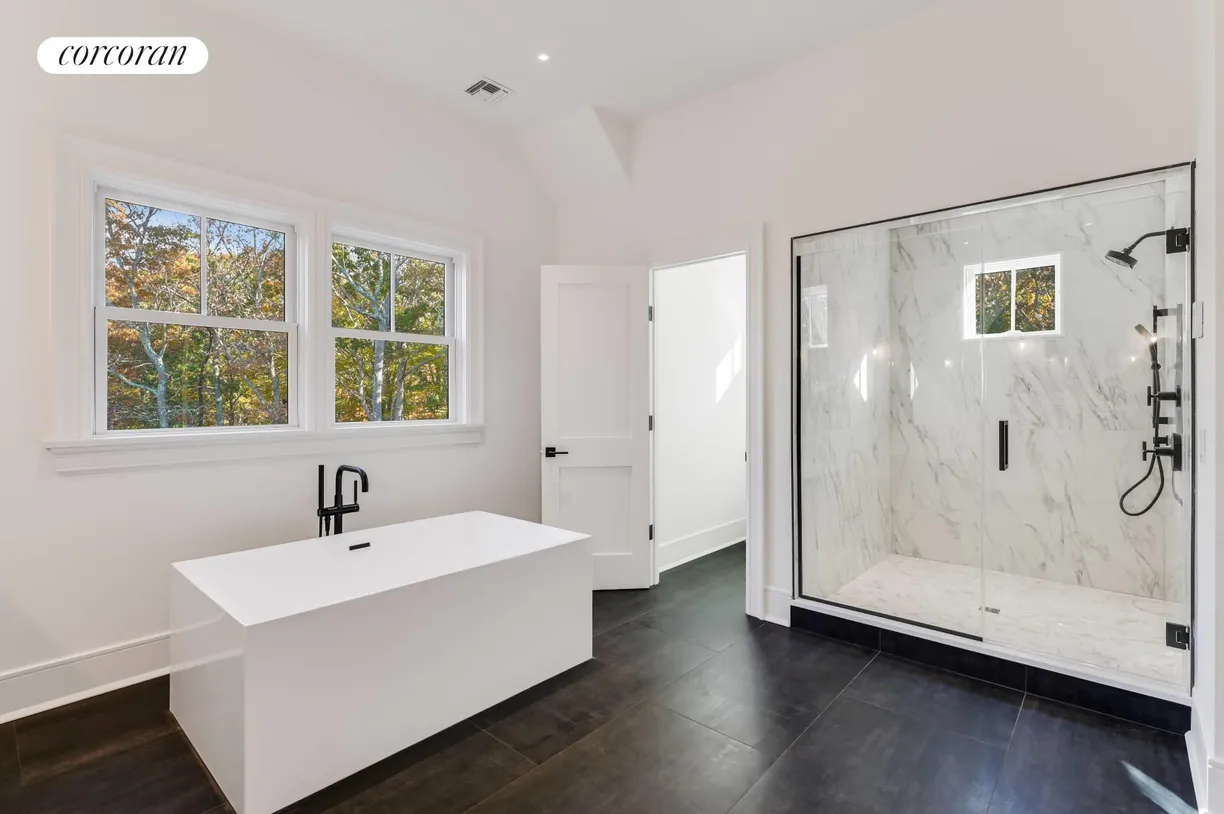 The Hamptons Real Estate | View 4 Frazier Avenue | 2nd Level Primary en-suite | View 23