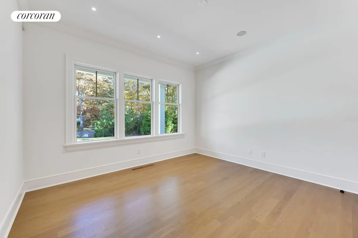 The Hamptons Real Estate | View 4 Frazier Avenue | Ist level Den/Office | View 24
