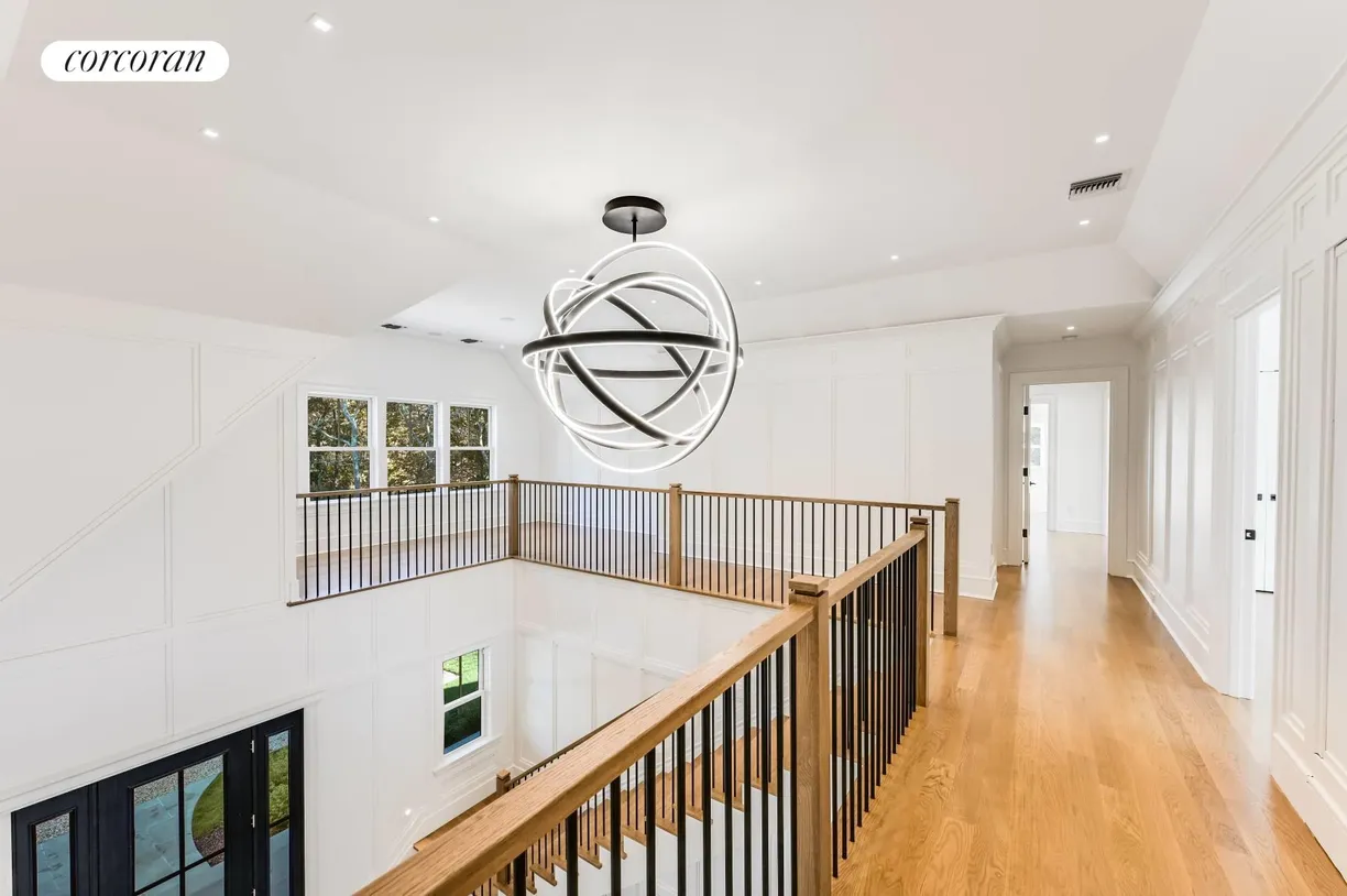 The Hamptons Real Estate | View 4 Frazier Avenue | 2nd level landing/library | View 25