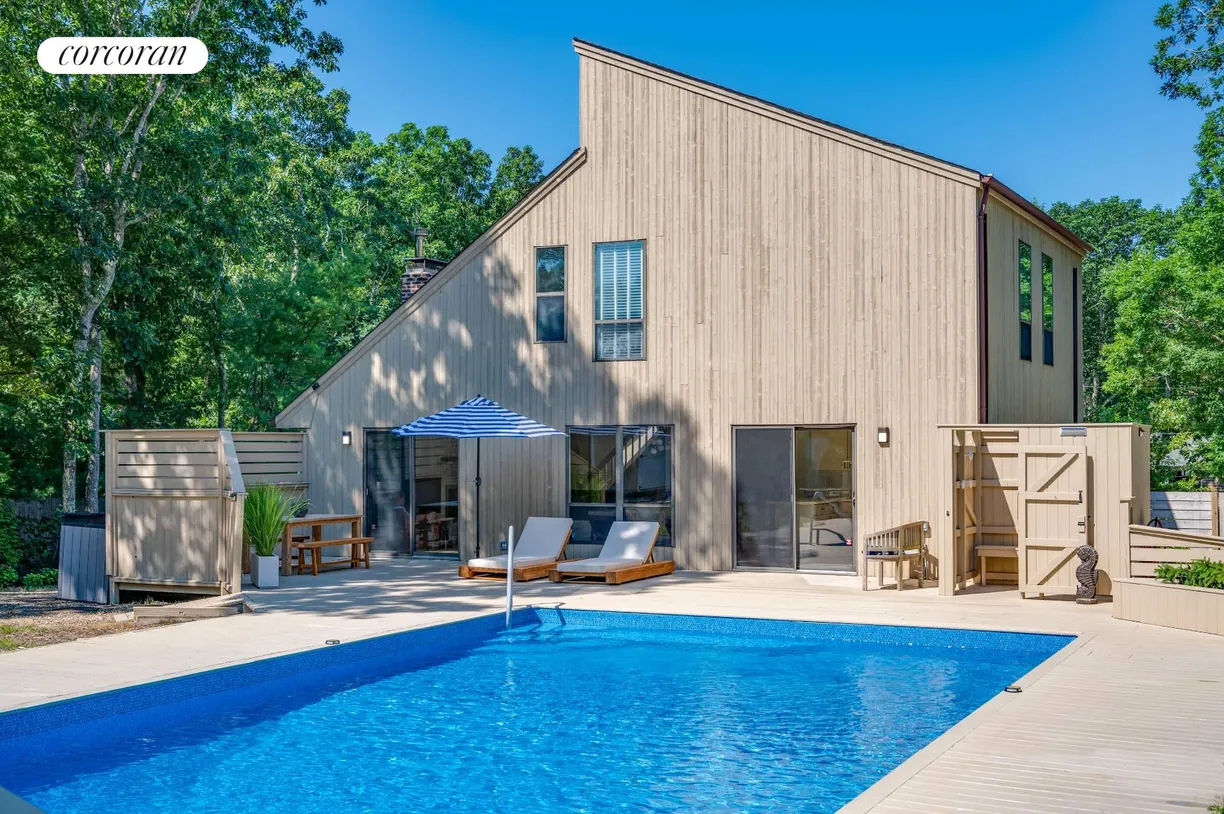 The Hamptons Real Estate | View 37 Guernsey Lane | 3 Beds, 2 Baths