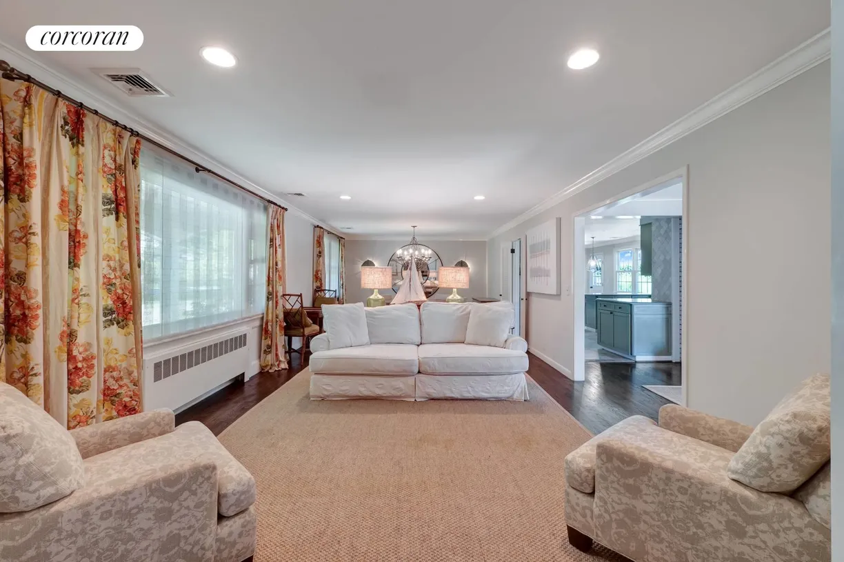 The Hamptons Real Estate | View 220 Oneck Lane | room 1