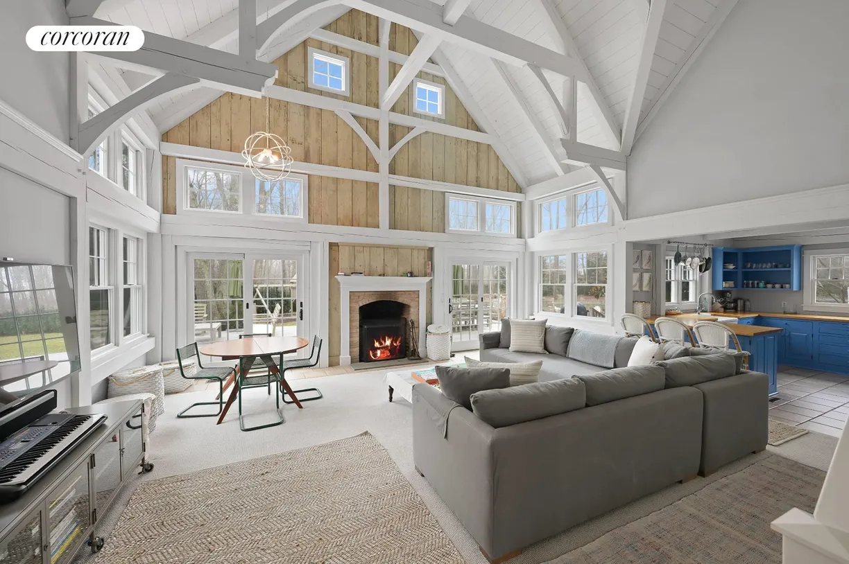 The Hamptons Real Estate | View 22 Glenwood Lane | 5 Beds, 5 Baths