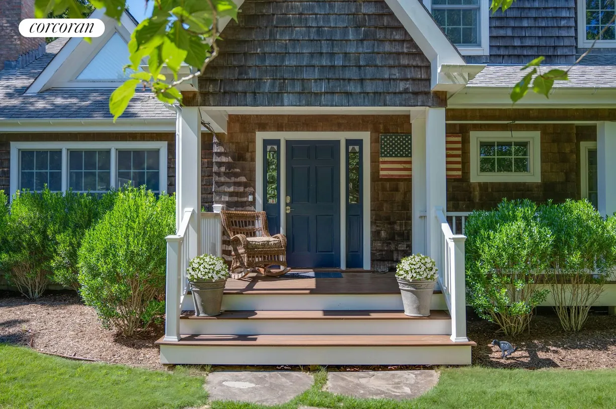 The Hamptons Real Estate | View 20 Rolling Woods Court | room 1