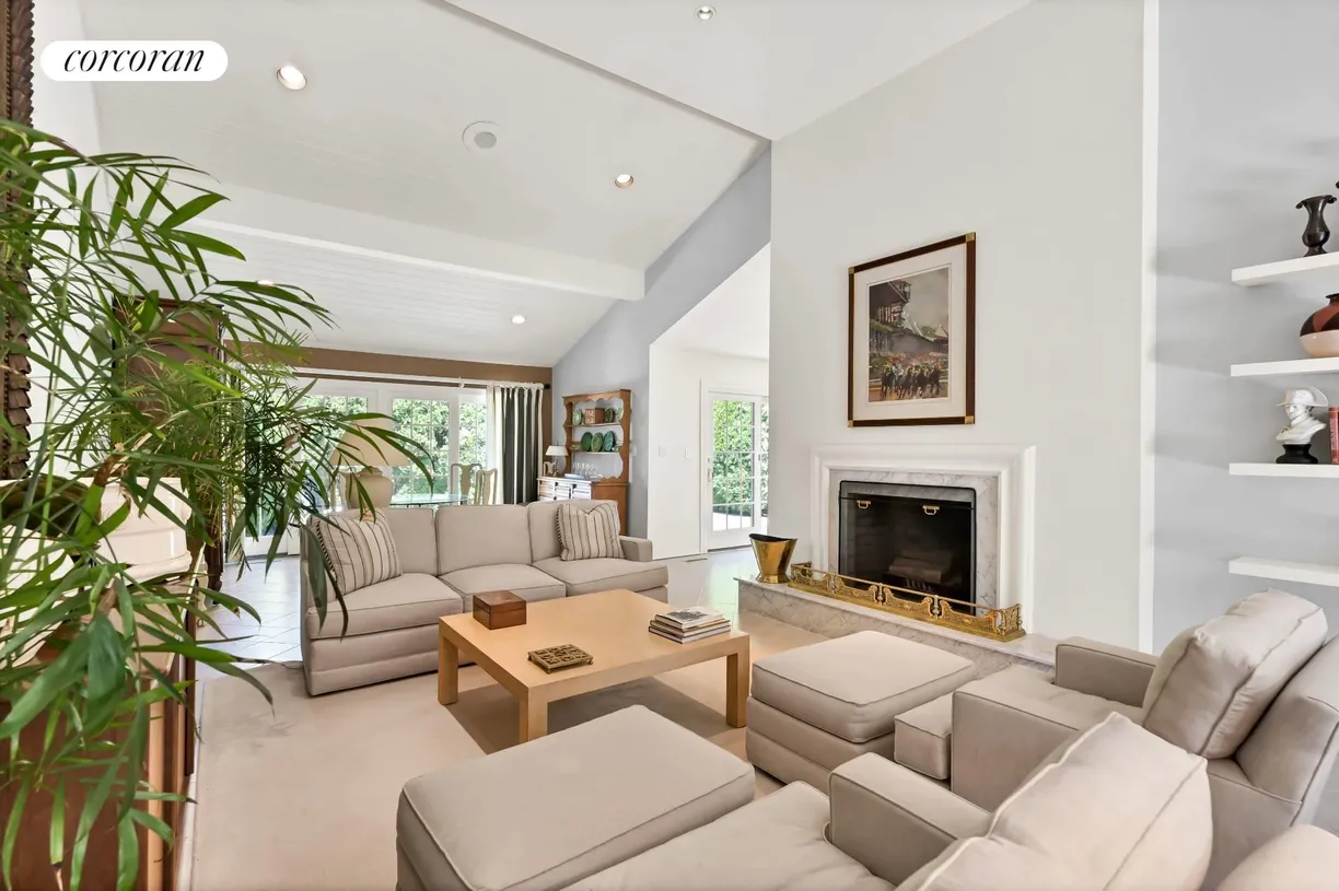 The Hamptons Real Estate | View 520 Hampton Road Unit 30 | 3 Beds, 2 Baths