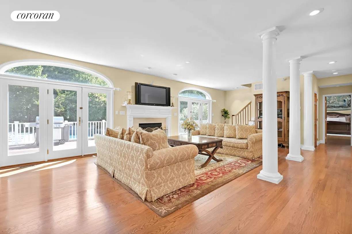 The Hamptons Real Estate | View 4 Hidden Pond Lane | Foyer / Living Room