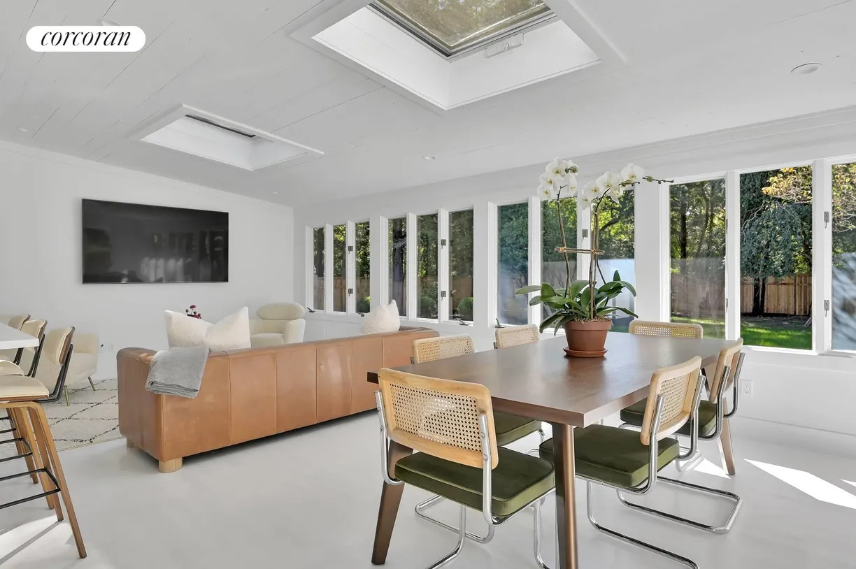 The Hamptons Real Estate | View 94 Pembroke Drive | room 2