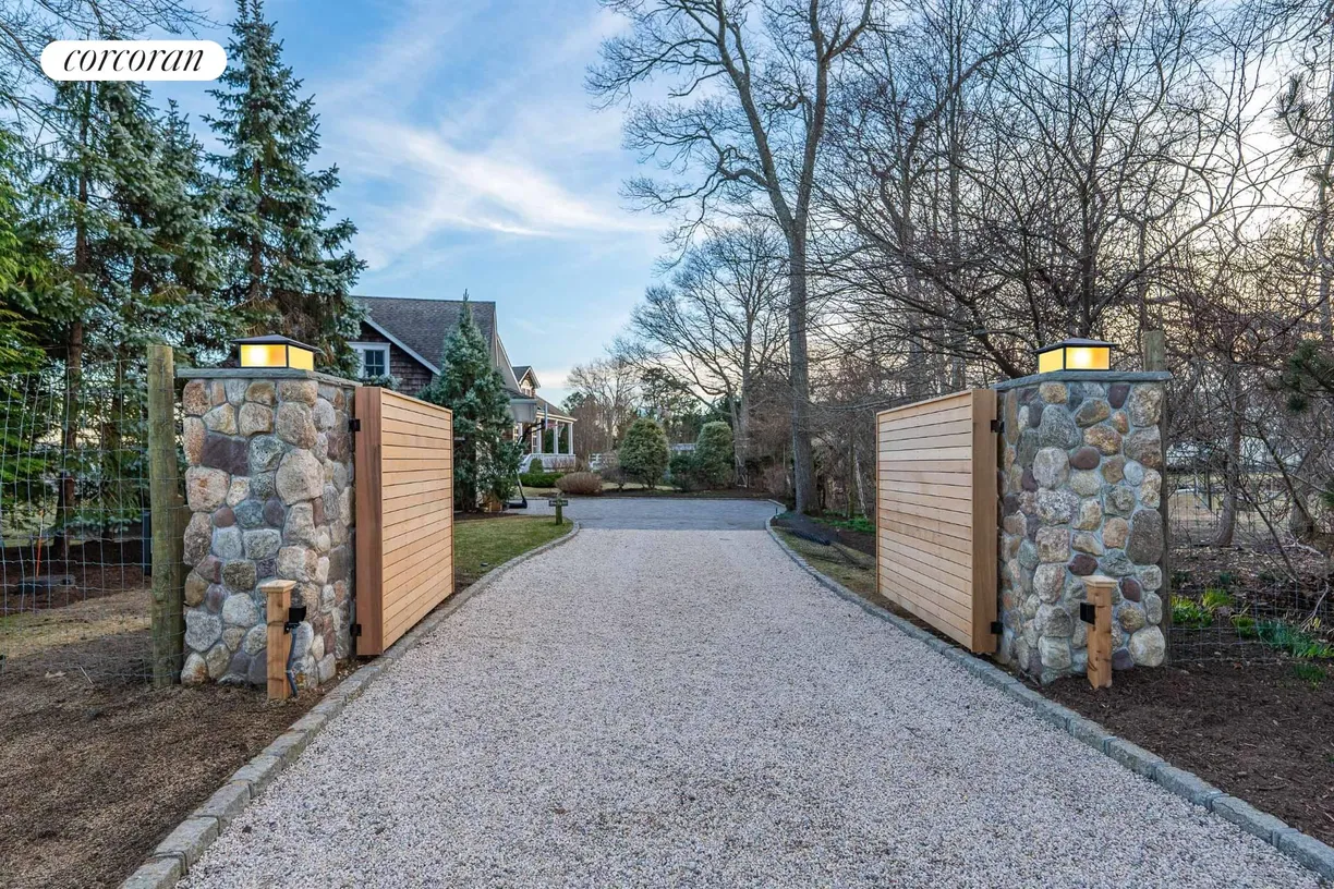 The Hamptons Real Estate | View 3345 Cedar Lane | 5 Beds, 4 Baths