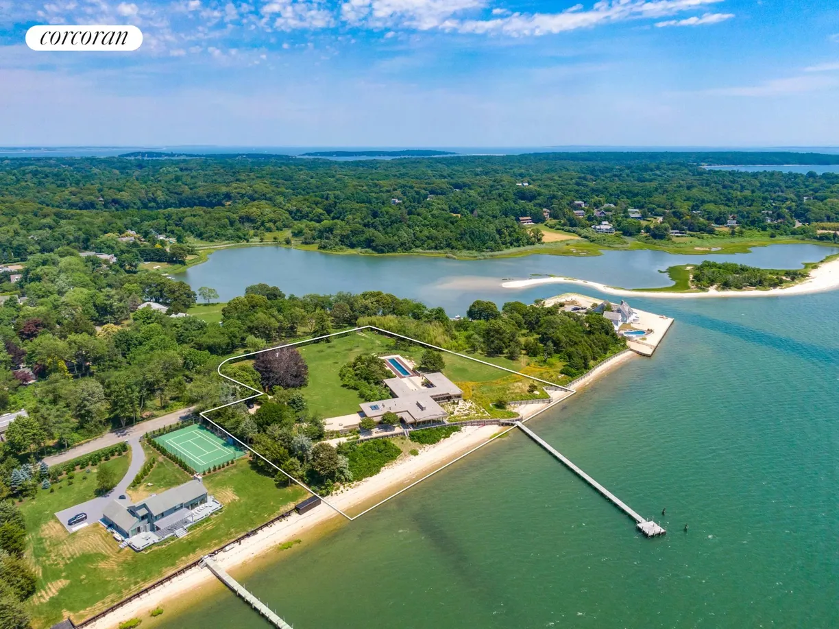 The Hamptons Real Estate | View 2 Charlies Lane | 6 Beds, 4 Baths
