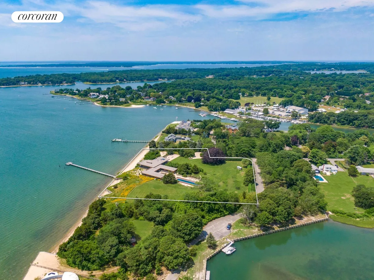 The Hamptons Real Estate | View 2 Charlies Lane | room 1