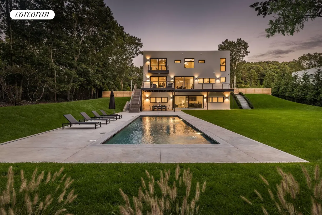 The Hamptons Real Estate | View 39 Hillside Avenue | 6 Beds, 5 Baths