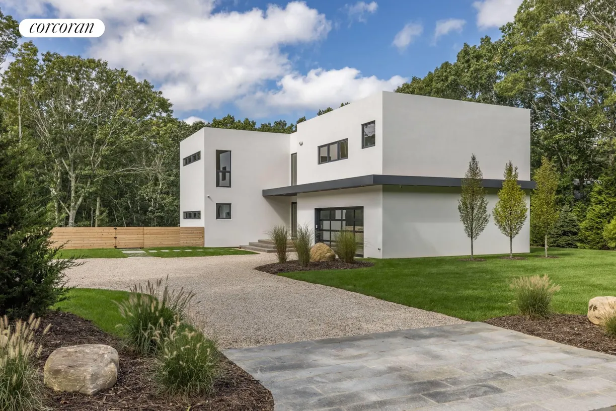 The Hamptons Real Estate | View 39 Hillside Avenue | room 1