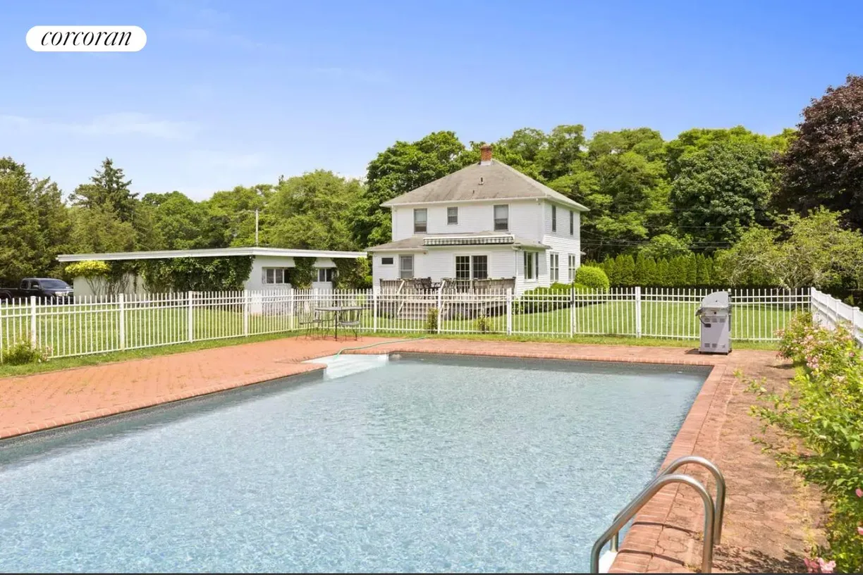 The Hamptons Real Estate | View 228 Head of Pond Road | room 2 | View 3
