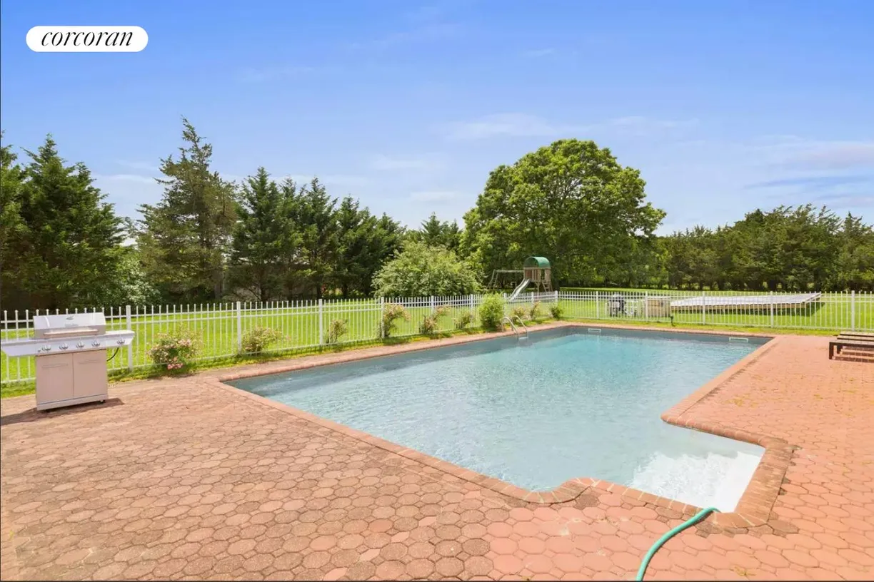 The Hamptons Real Estate | View 228 Head of Pond Road | room 3 | View 4