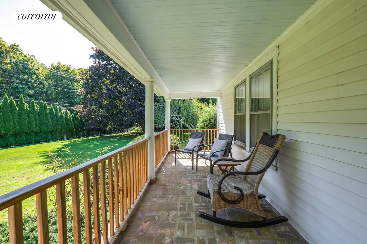 The Hamptons Real Estate | View 228 Head of Pond Road | room 9 | View 10