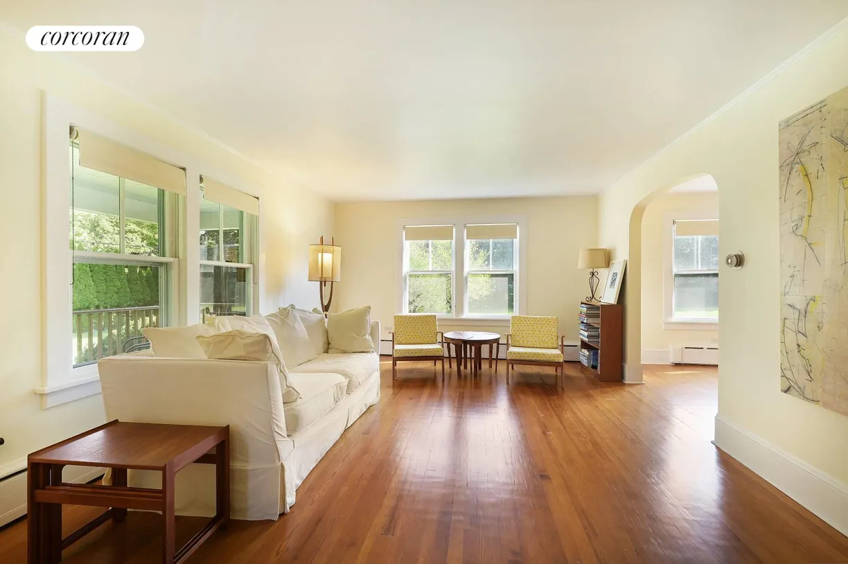 The Hamptons Real Estate | View 228 Head of Pond Road | room 12 | View 13