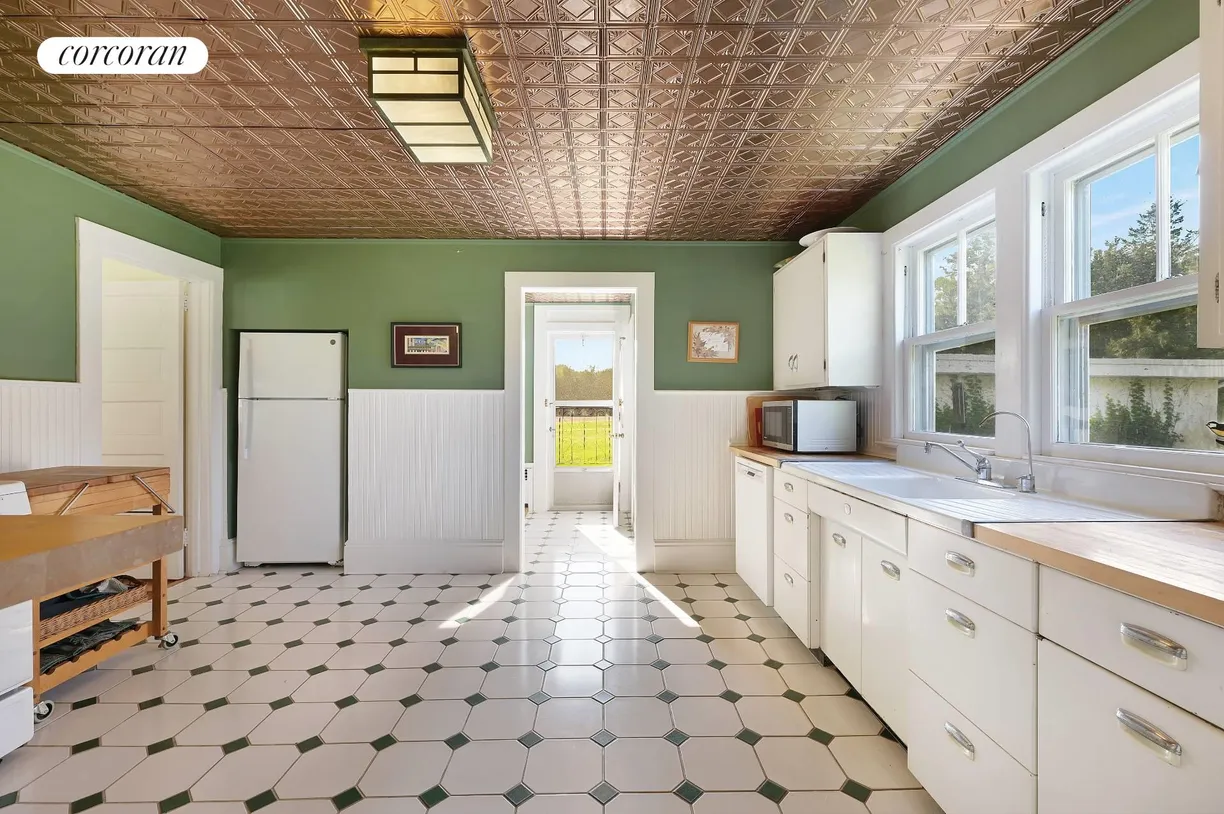 The Hamptons Real Estate | View 228 Head of Pond Road | room 17 | View 18