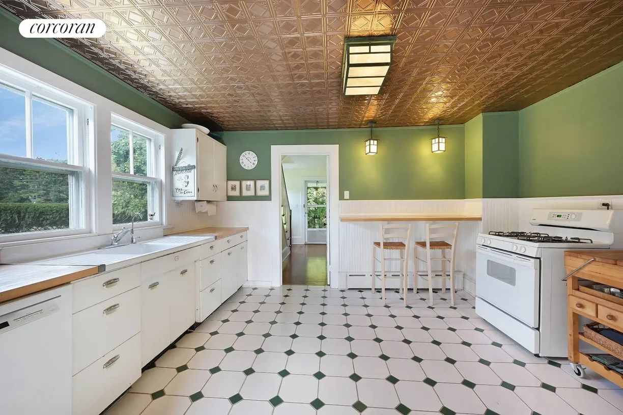 The Hamptons Real Estate | View 228 Head of Pond Road | room 18 | View 19
