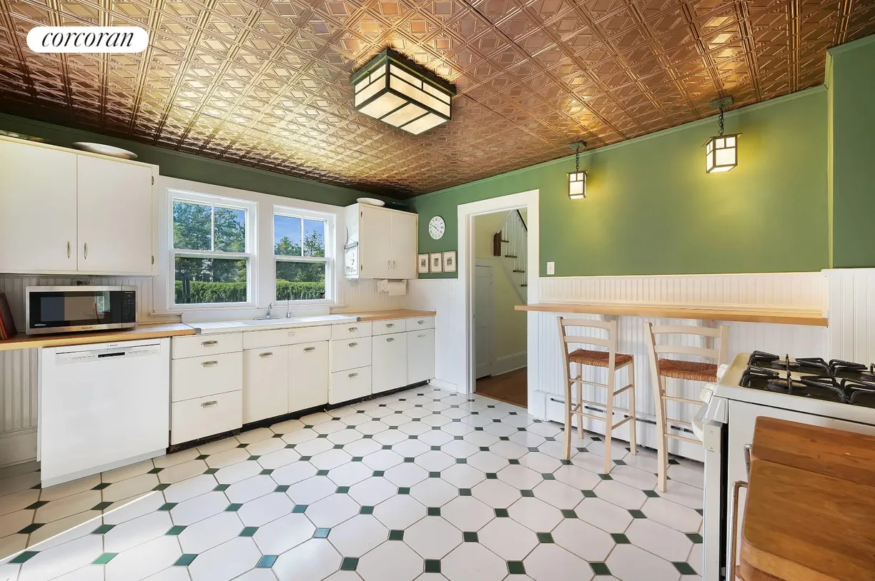 The Hamptons Real Estate | View 228 Head of Pond Road | room 19 | View 20
