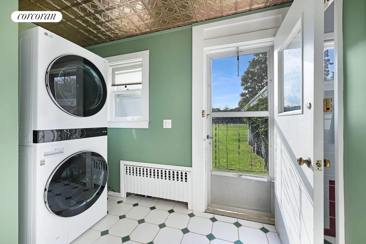 The Hamptons Real Estate | View 228 Head of Pond Road | room 20 | View 21