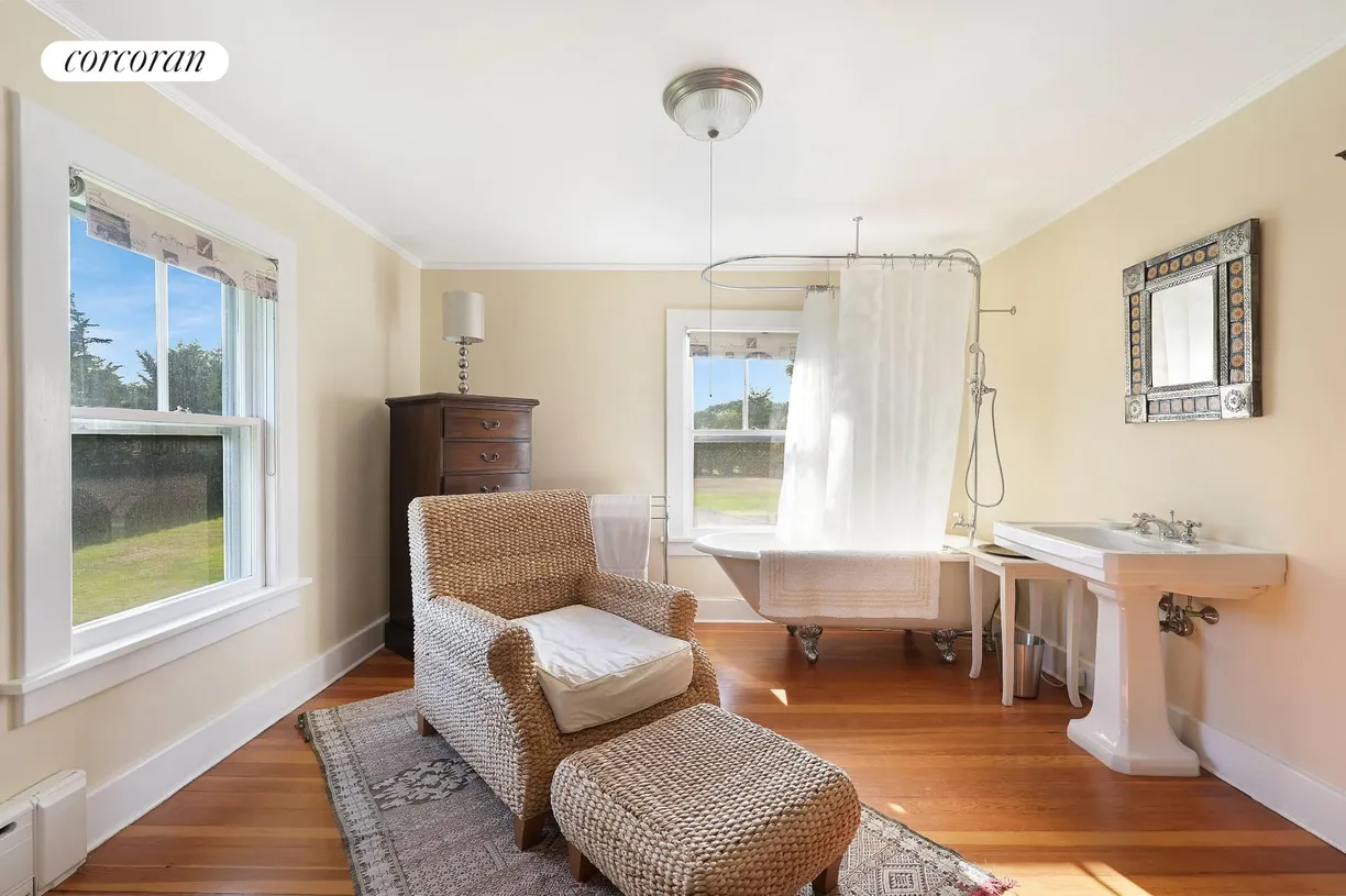 The Hamptons Real Estate | View 228 Head of Pond Road | room 23 | View 24