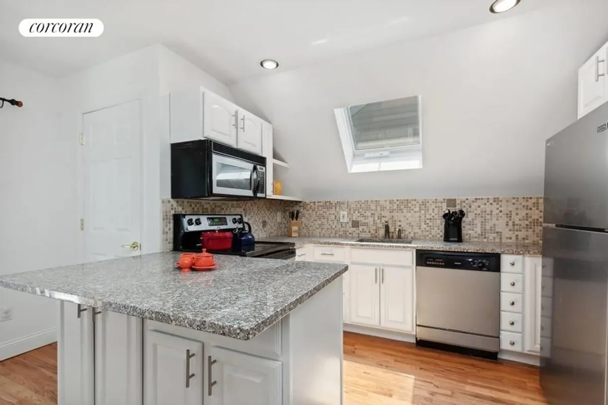 The Hamptons Real Estate | View 23 Ocean Avenue | Kitchen | View 5