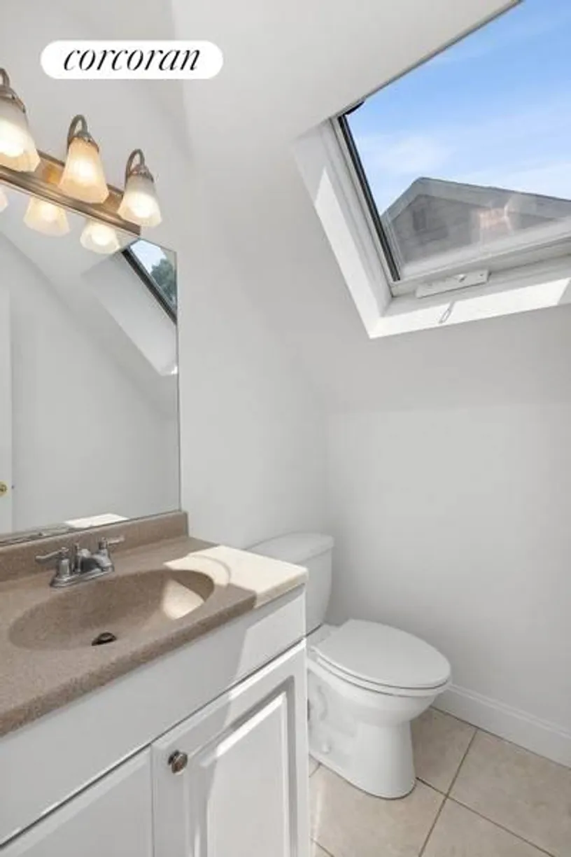 The Hamptons Real Estate | View 23 Ocean Avenue | Powder Room | View 7