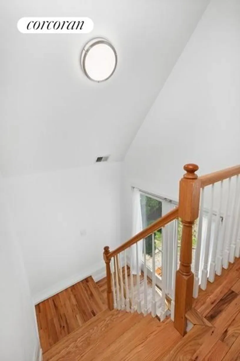 The Hamptons Real Estate | View 23 Ocean Avenue | Foyer/Staircase | View 8