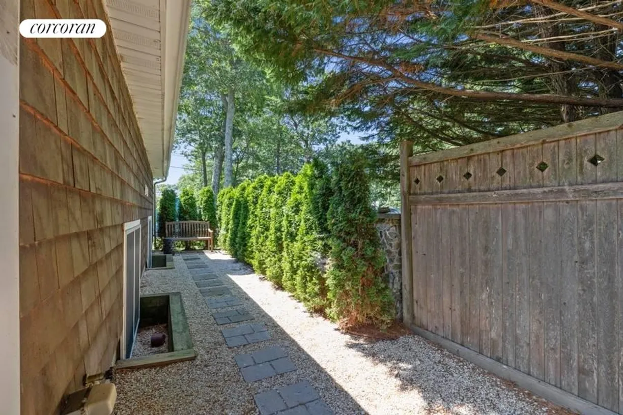 The Hamptons Real Estate | View 23 Ocean Avenue | Side Yard | View 13