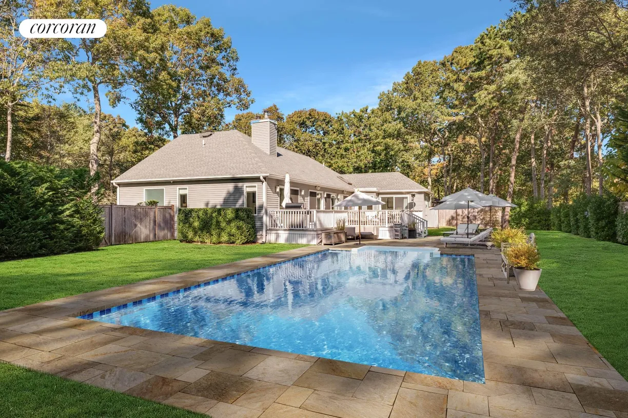 The Hamptons Real Estate | View 6 Bridle Path | 4 Beds, 3 Baths
