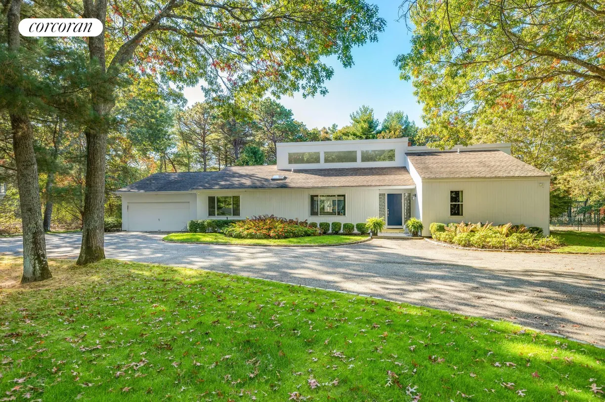 The Hamptons Real Estate | View 1 Whippoorwill Lane | 4 Beds, 4 Baths
