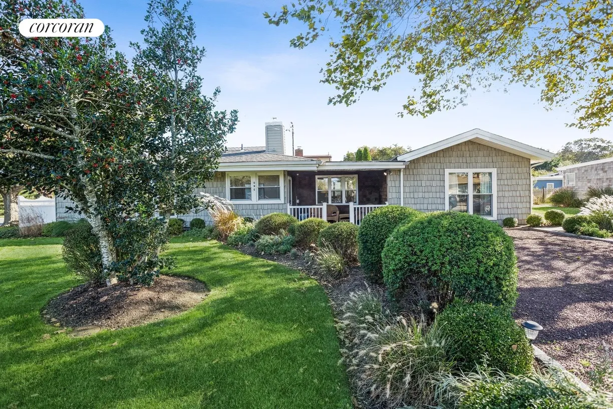 The Hamptons Real Estate | View 1 Shadbush Road | 3 Beds, 3 Baths | View 1