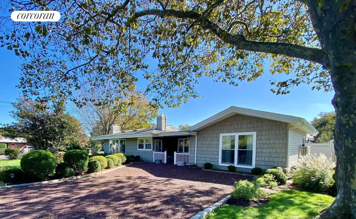 The Hamptons Real Estate | View 1 Shadbush Road | room 3 | View 4