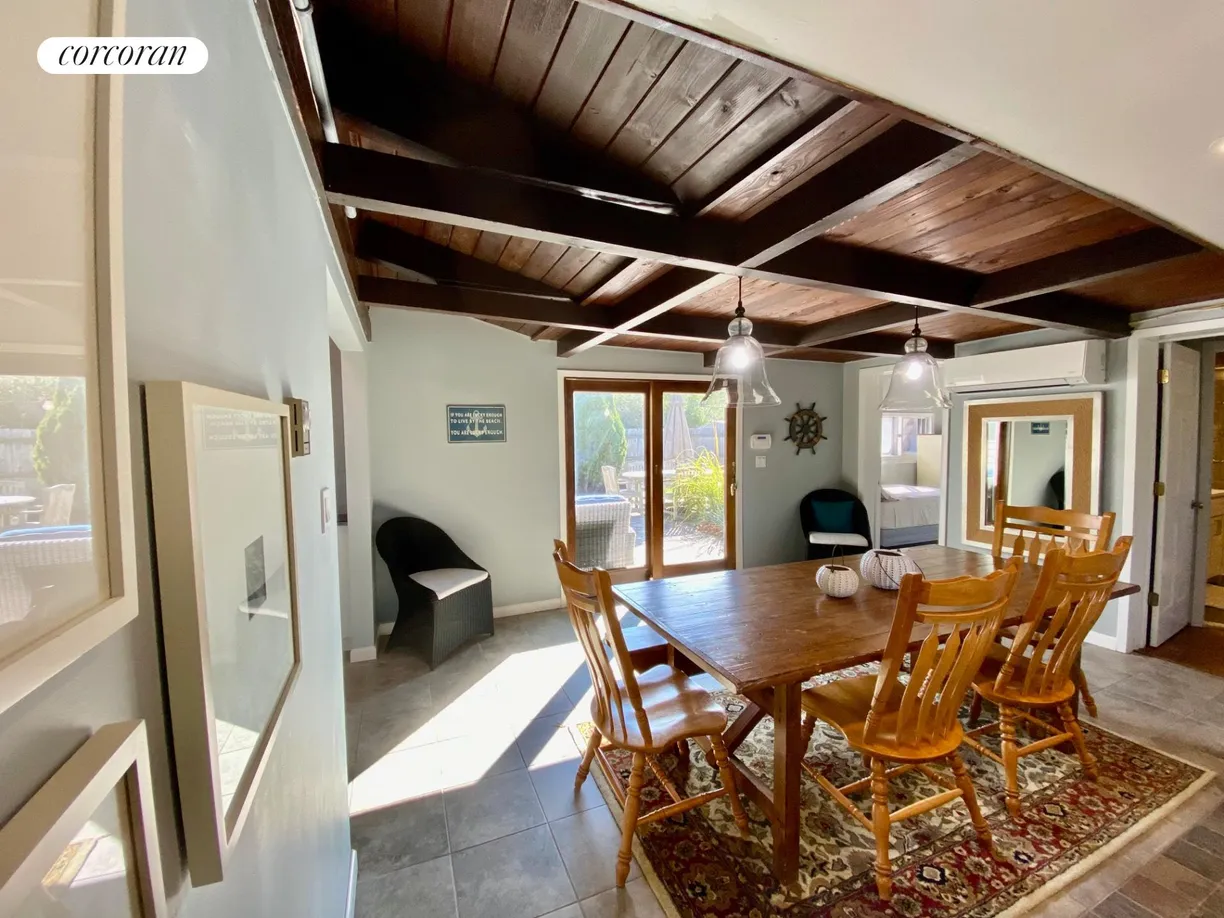 The Hamptons Real Estate | View 1 Shadbush Road | room 11 | View 12