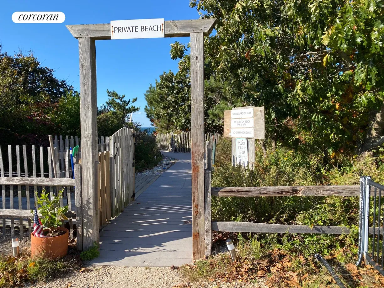 The Hamptons Real Estate | View 1 Shadbush Road | room 13 | View 14
