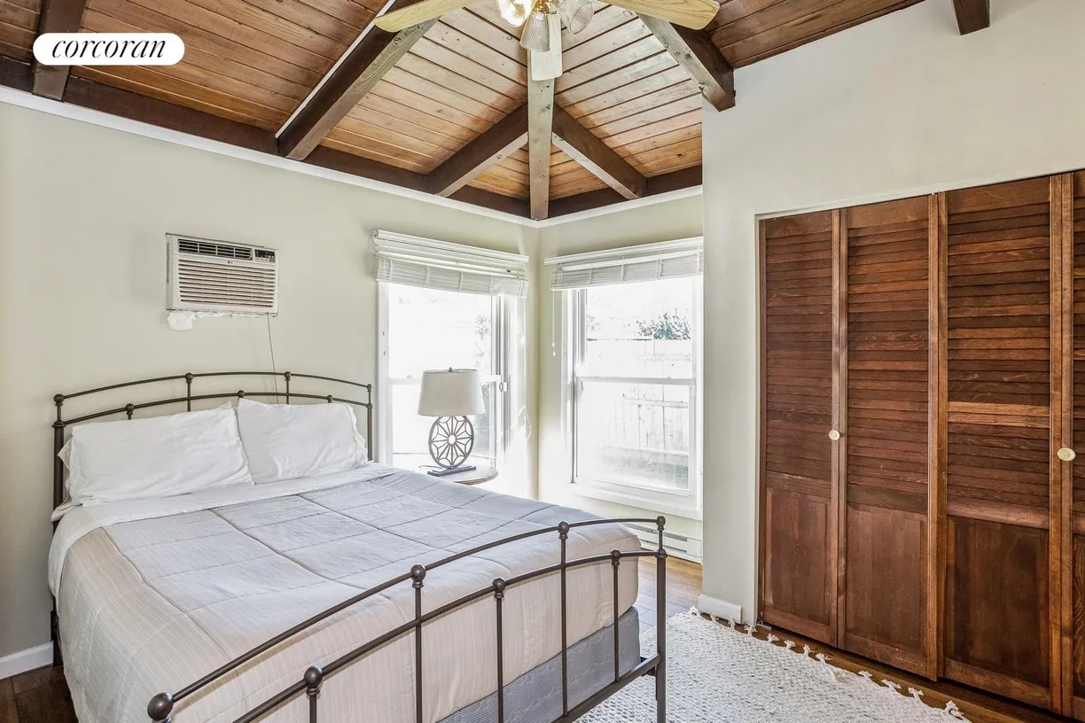 The Hamptons Real Estate | View 1 Shadbush Road | room 19 | View 20