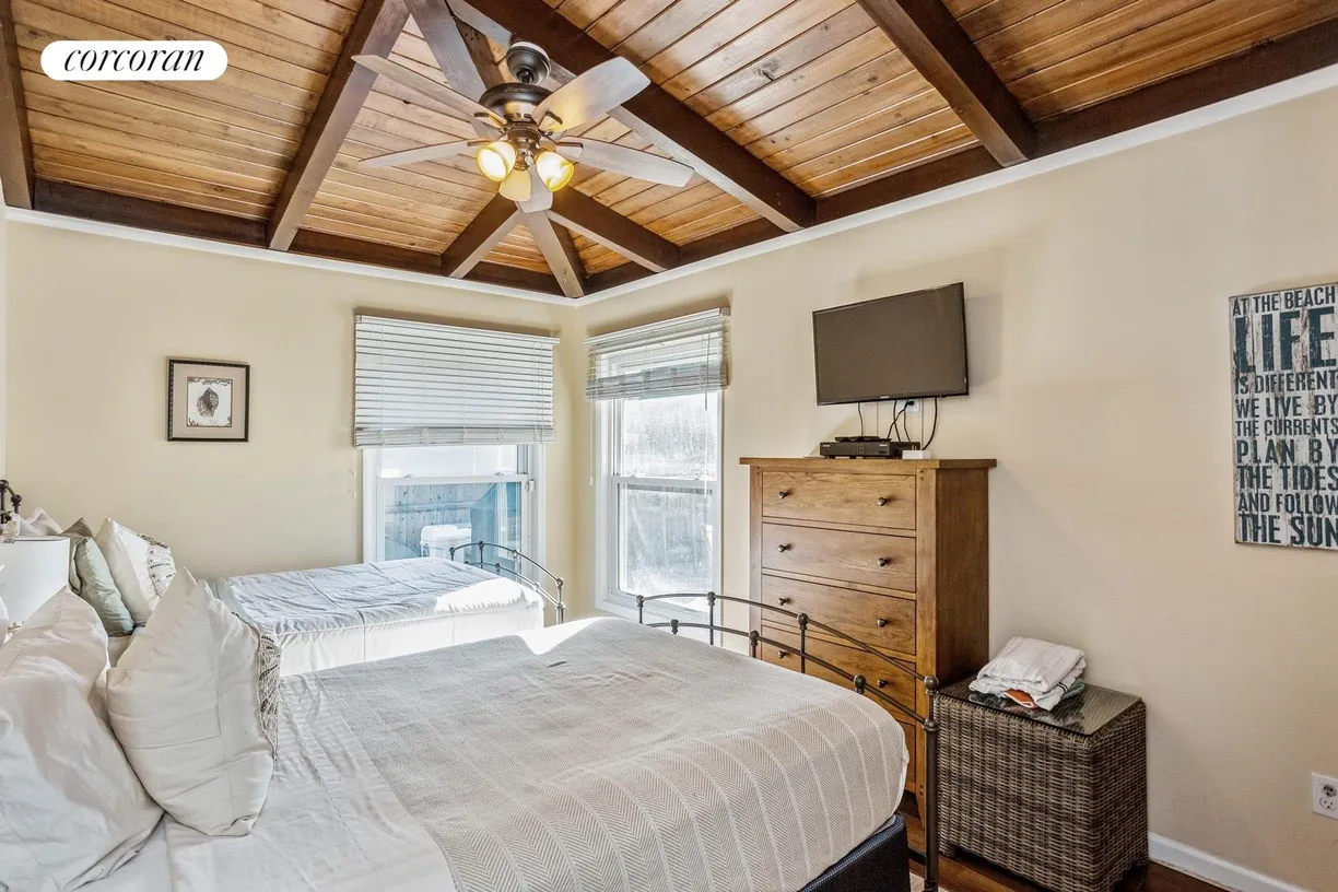 The Hamptons Real Estate | View 1 Shadbush Road | room 21 | View 22