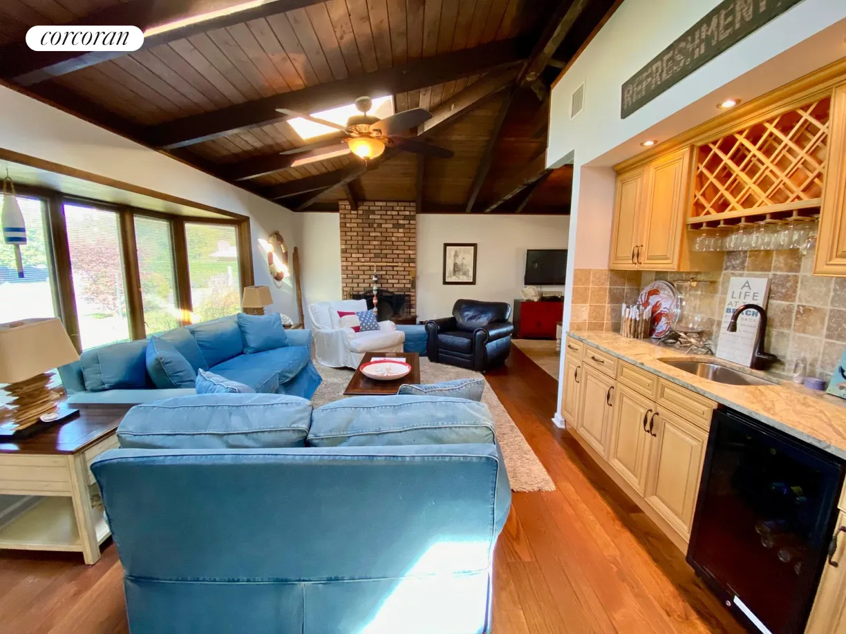 The Hamptons Real Estate | View 1 Shadbush Road | room 24 | View 25