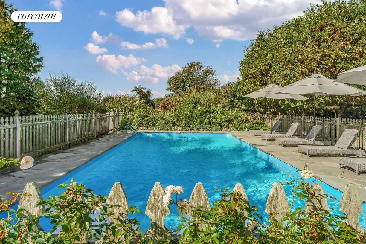 The Hamptons Real Estate | View 169 South Fairview Avenue | room 1