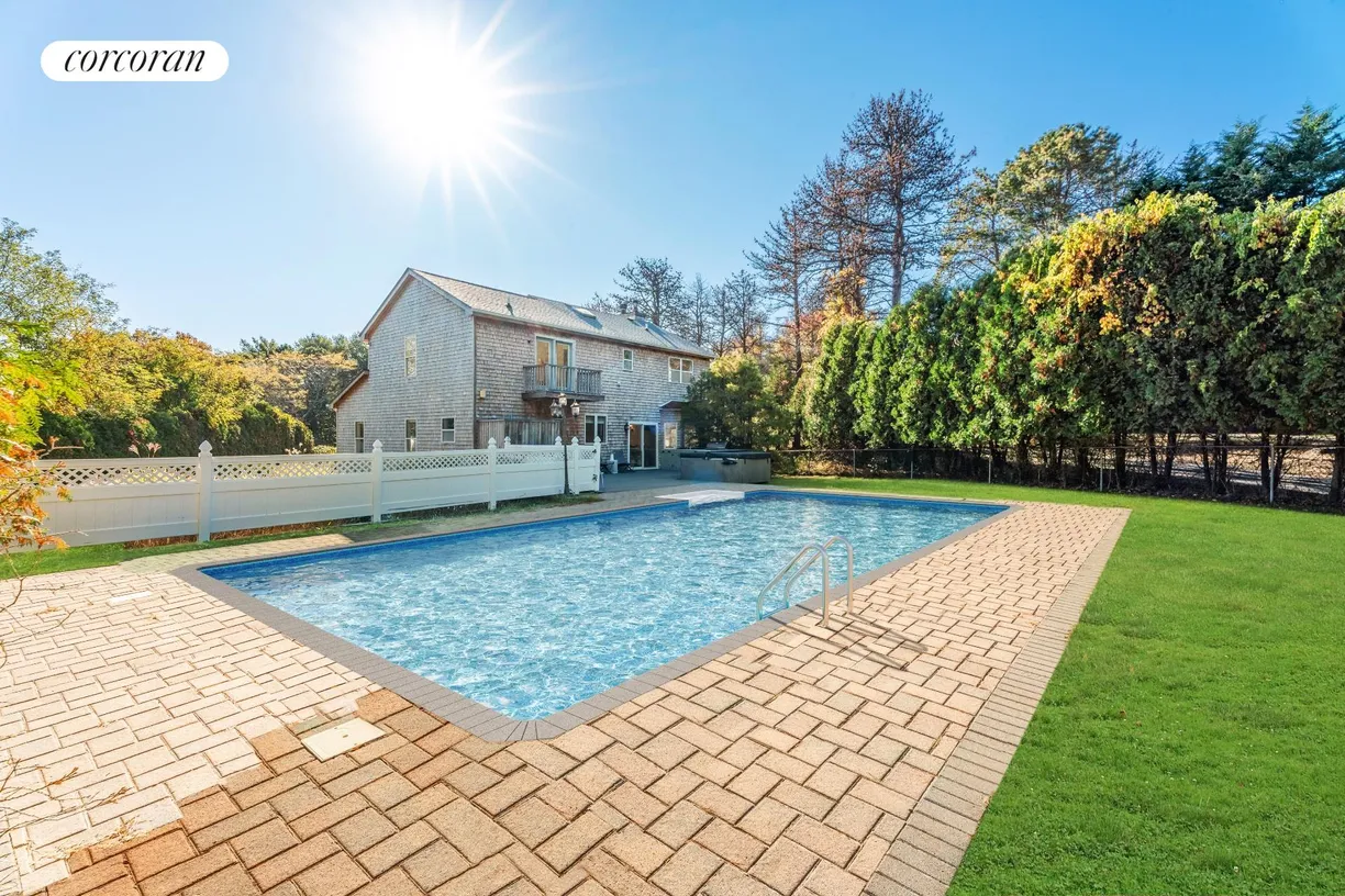 The Hamptons Real Estate | View 41 Blackwatch Court | room 2 | View 3